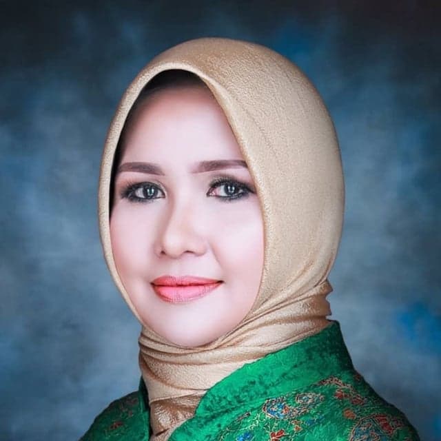 Evi Apita Maya