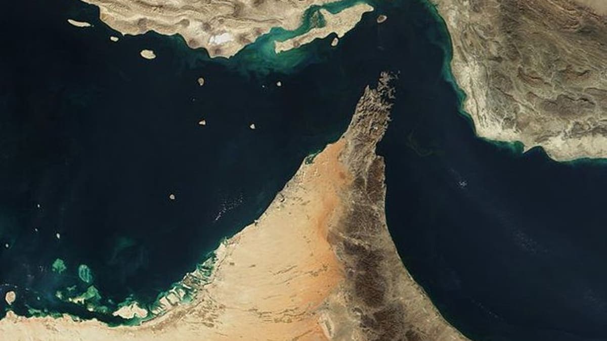Selat Hormuz yang Jauh Terasa Dekat